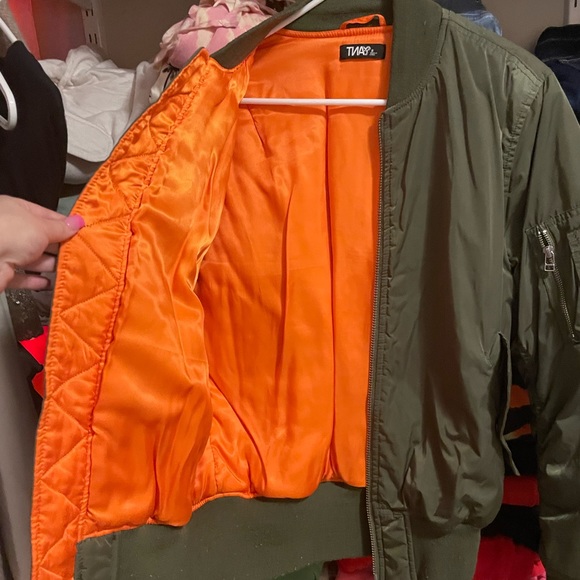 TNA BOMBER Style MILITARY GREEN w/ orange interior lining - Picture 3 of 4